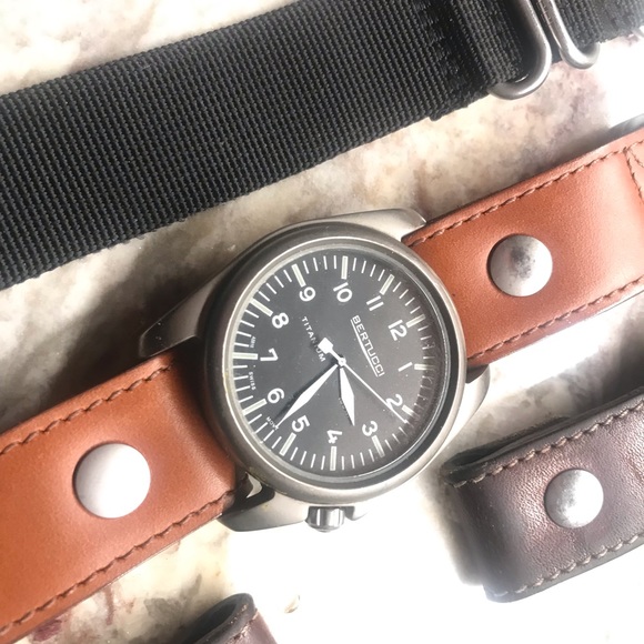 Bertucci A-4T Aero Titanium watch with 2 extra bands. Beautiful watch and bands. - Picture 4 of 5